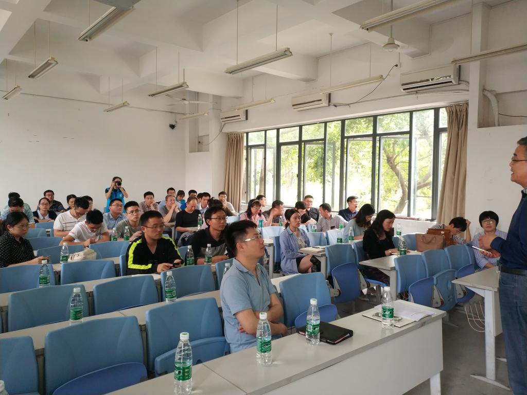 公司召开党员政治学习暨班主任培训1.jpg