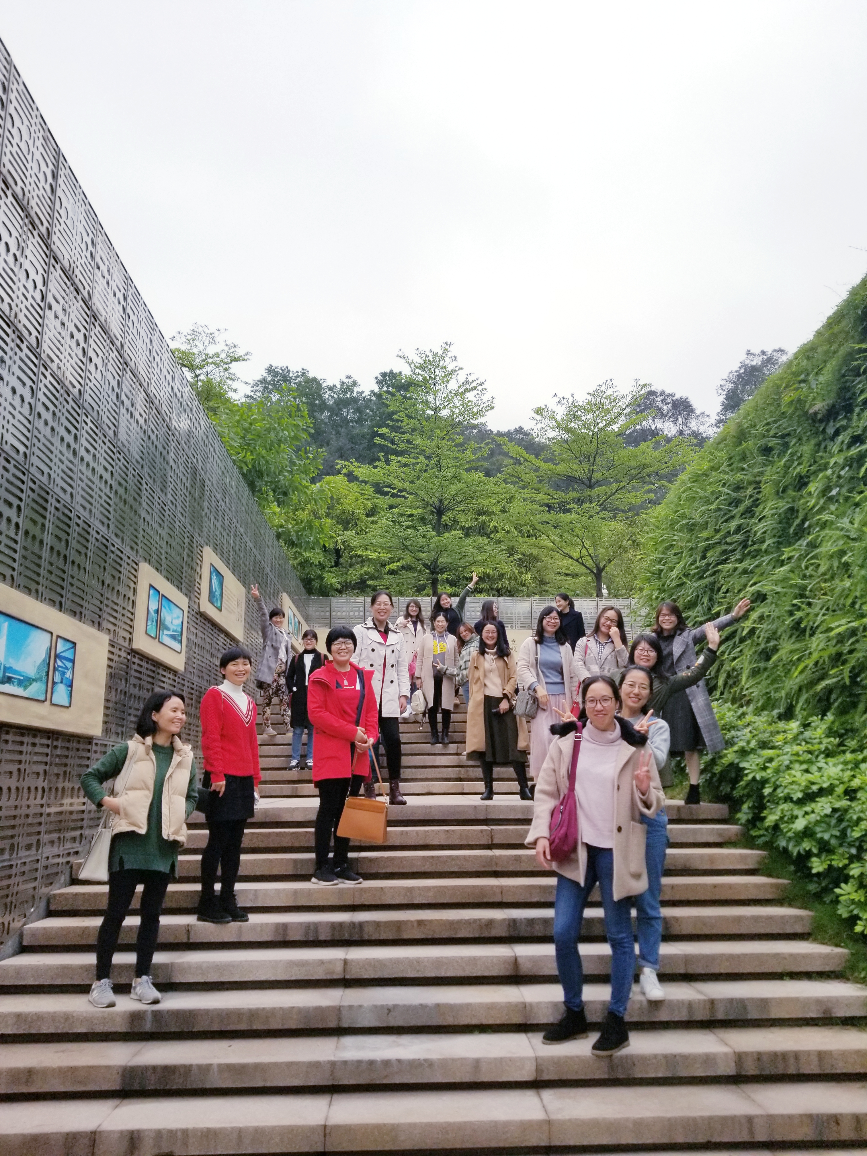 太阳成集团tyc9728女教工欢庆国际妇女节4.jpg