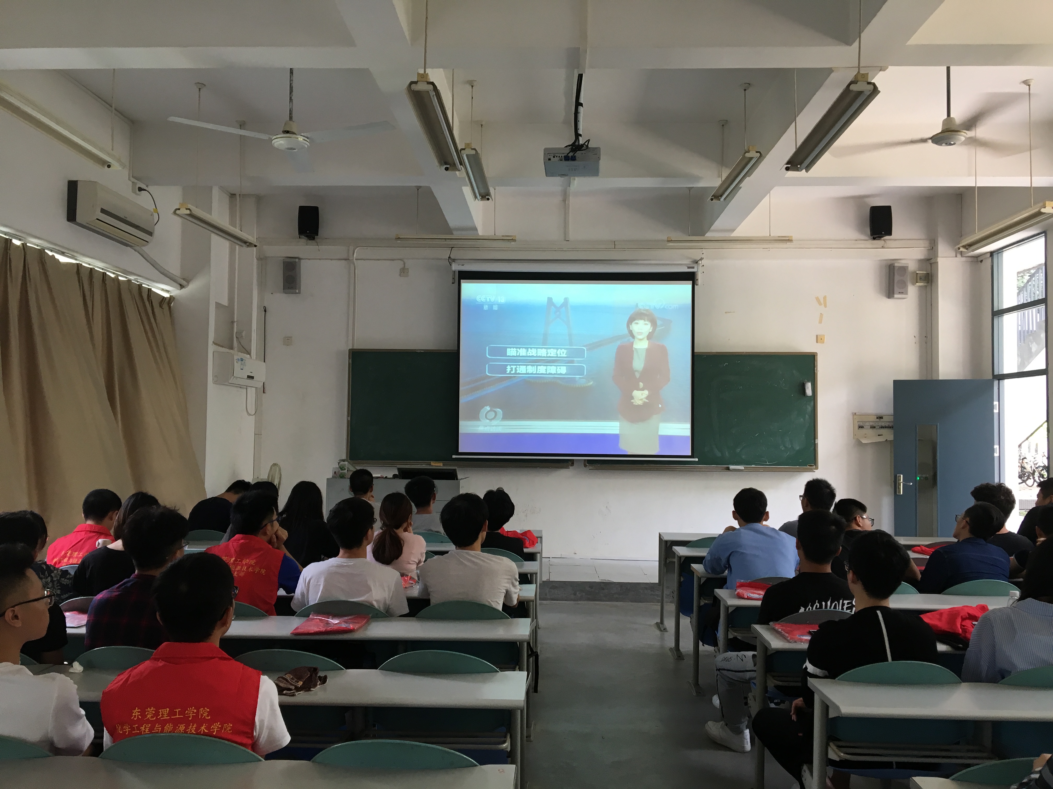 太阳成集团tyc9728员工党支部召开-粤港澳大湾区发展规划纲要-专题学习会1.jpg