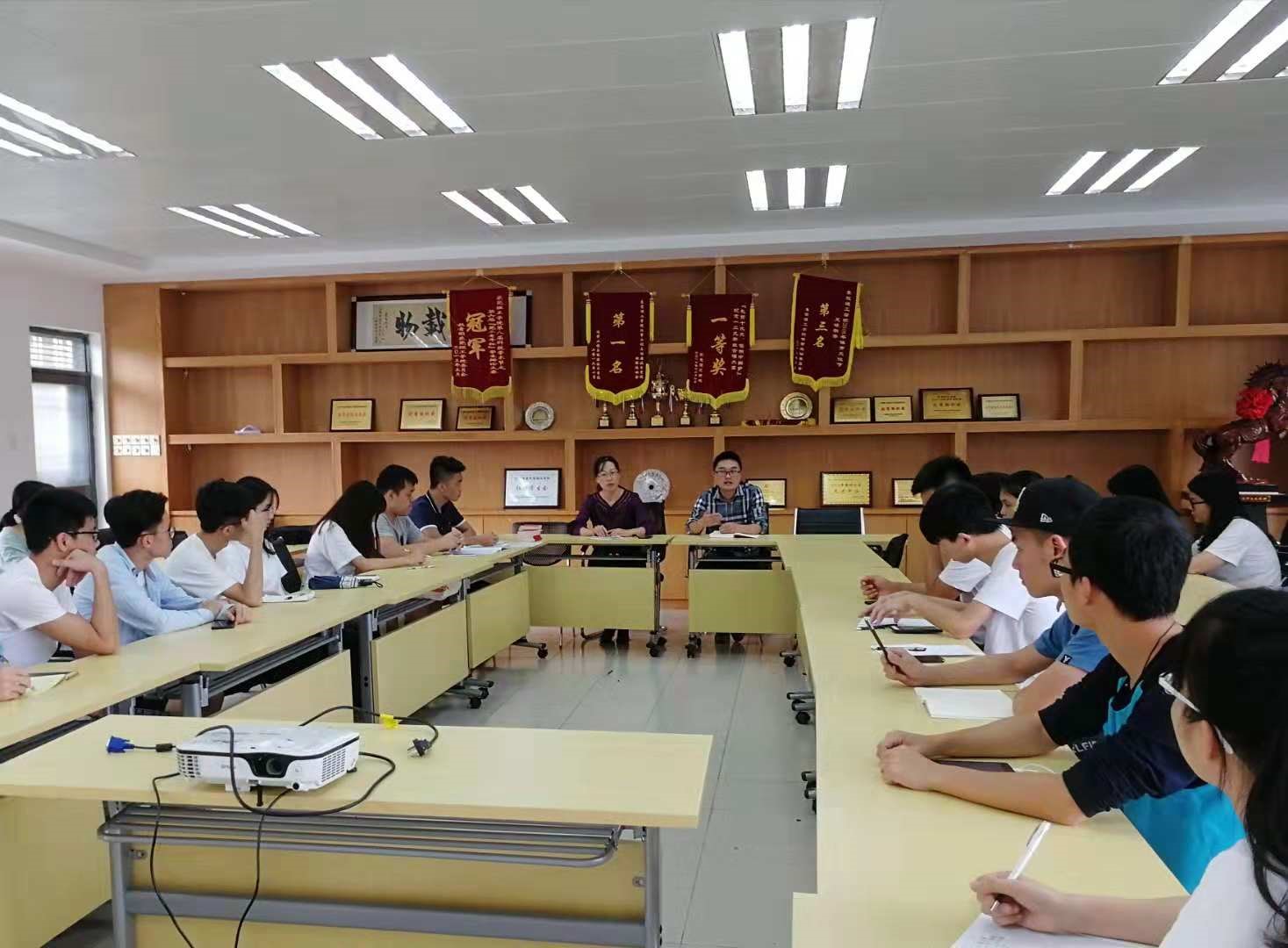 公司召开第49期公司党课培训动员会议1.jpg