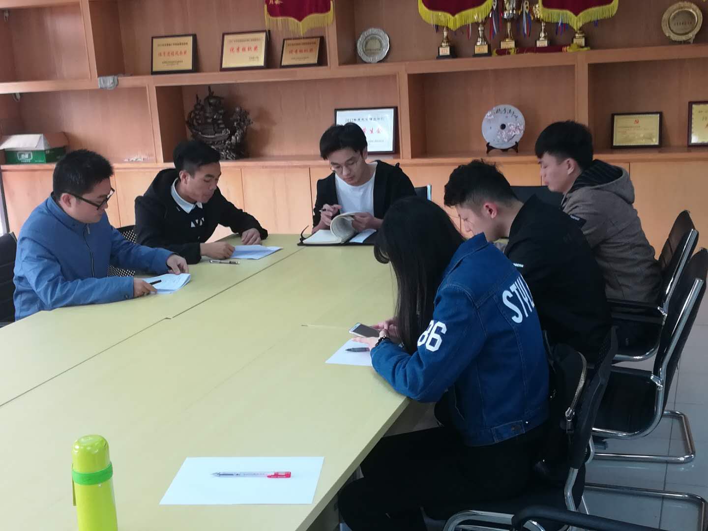 太阳成集团tyc9728员工党支部召开支部委员扩大会议.jpg