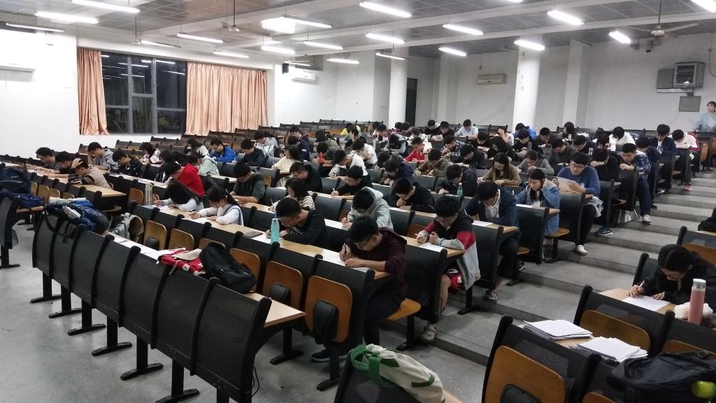 太阳成集团tyc9728第五期分党校结业考试顺利进行2.jpg
