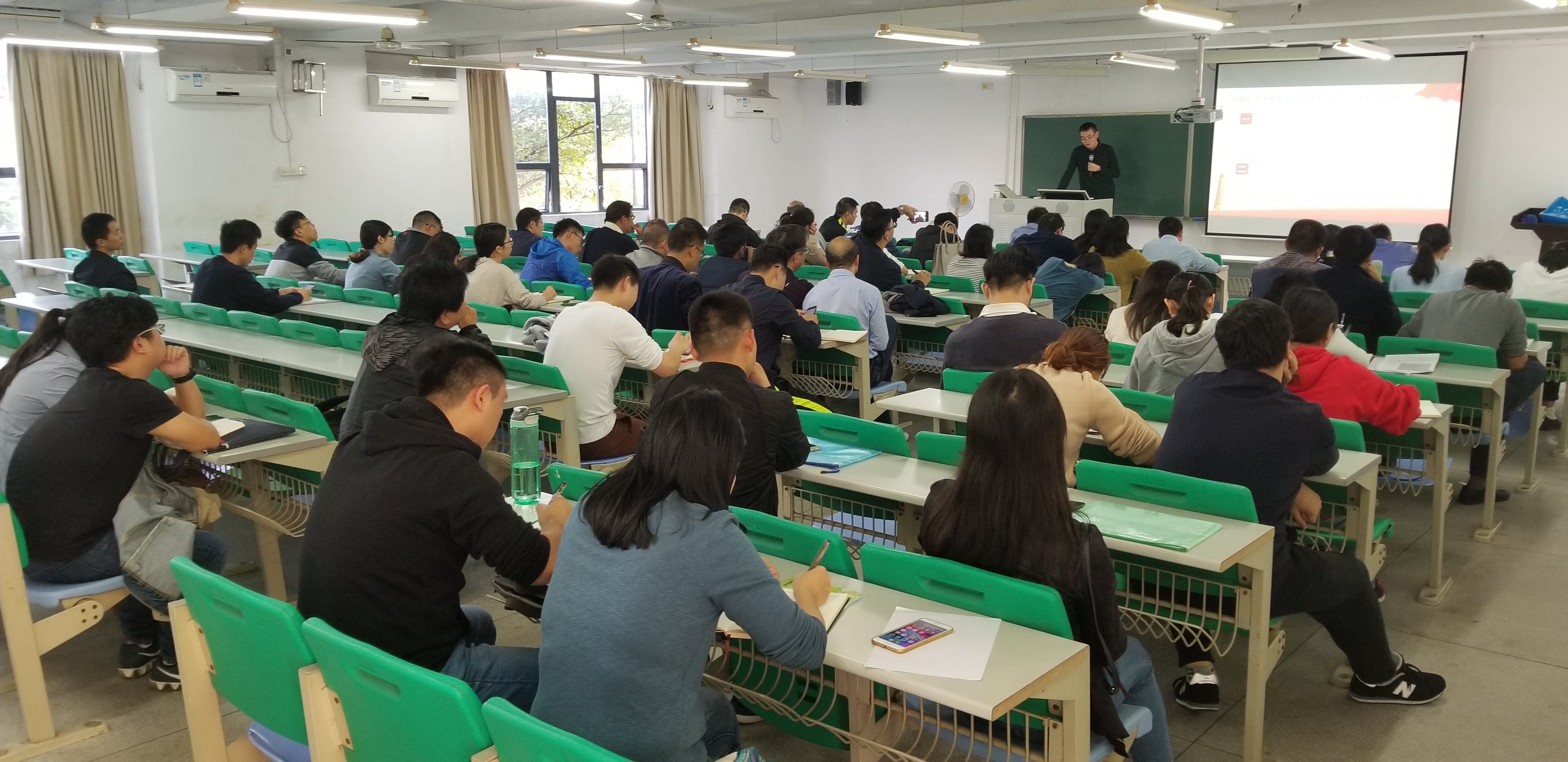 太阳成集团tyc9728教职工集体学习-新时代高校教师职业行为十项准则-等文件3.jpg