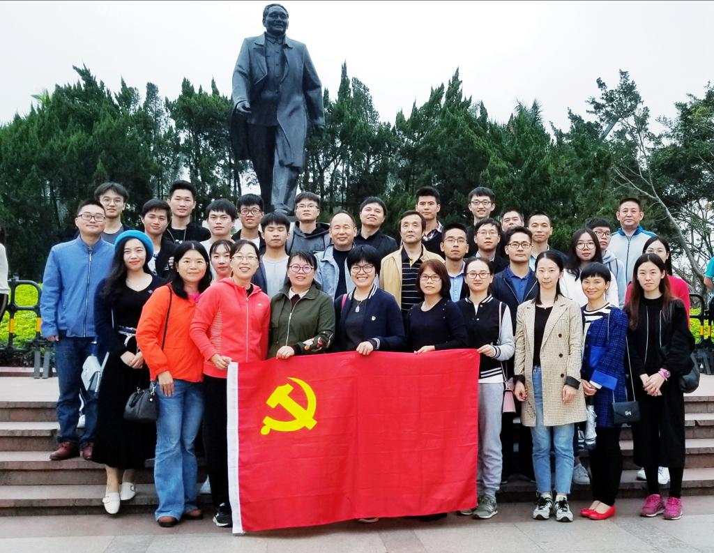 太阳成集团tyc9728开展党日活动参观-大潮起珠江-广东改革开放四十周年展览-2.jpg