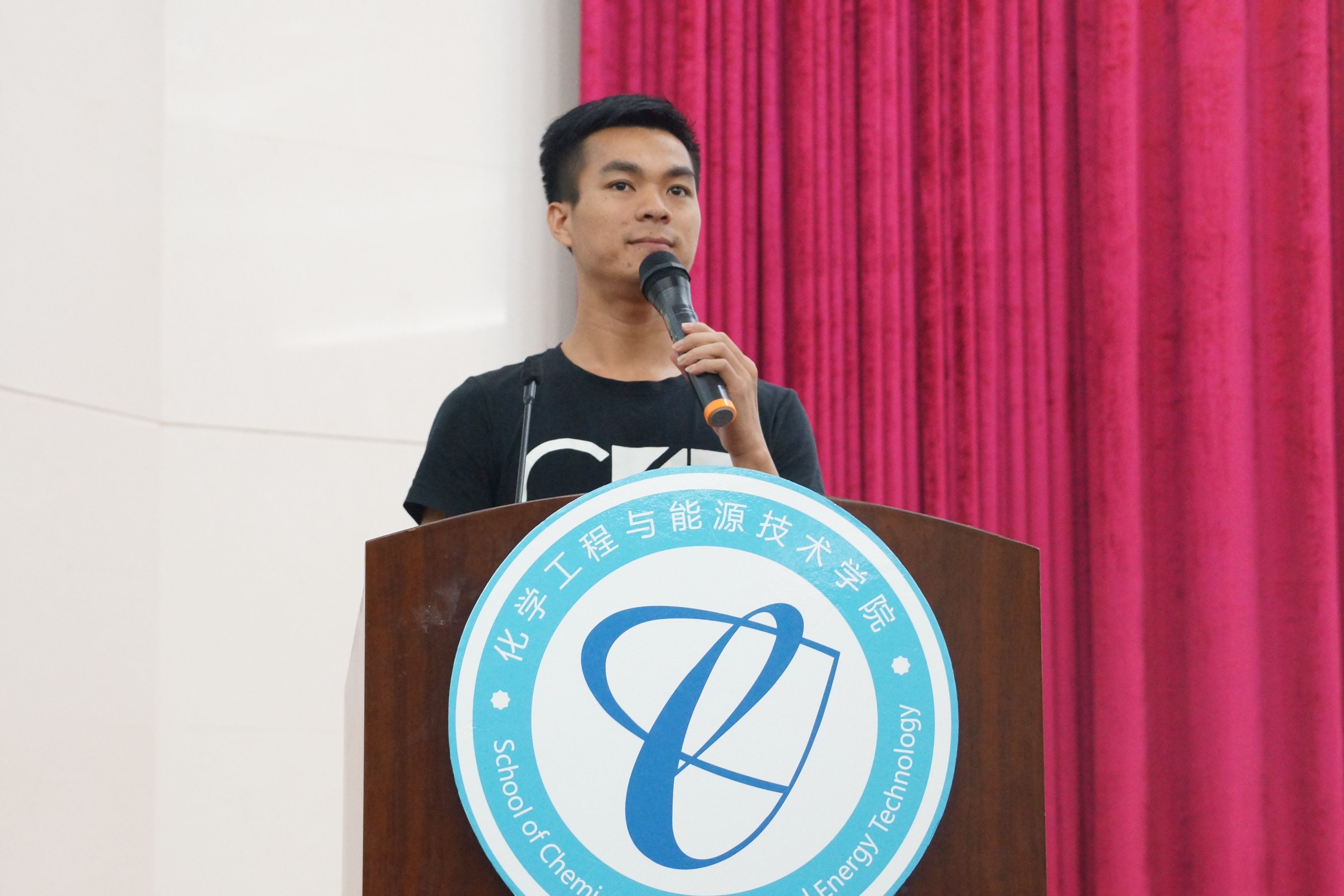 公司举办学长-学习经验-生活技巧-分享会1.jpg