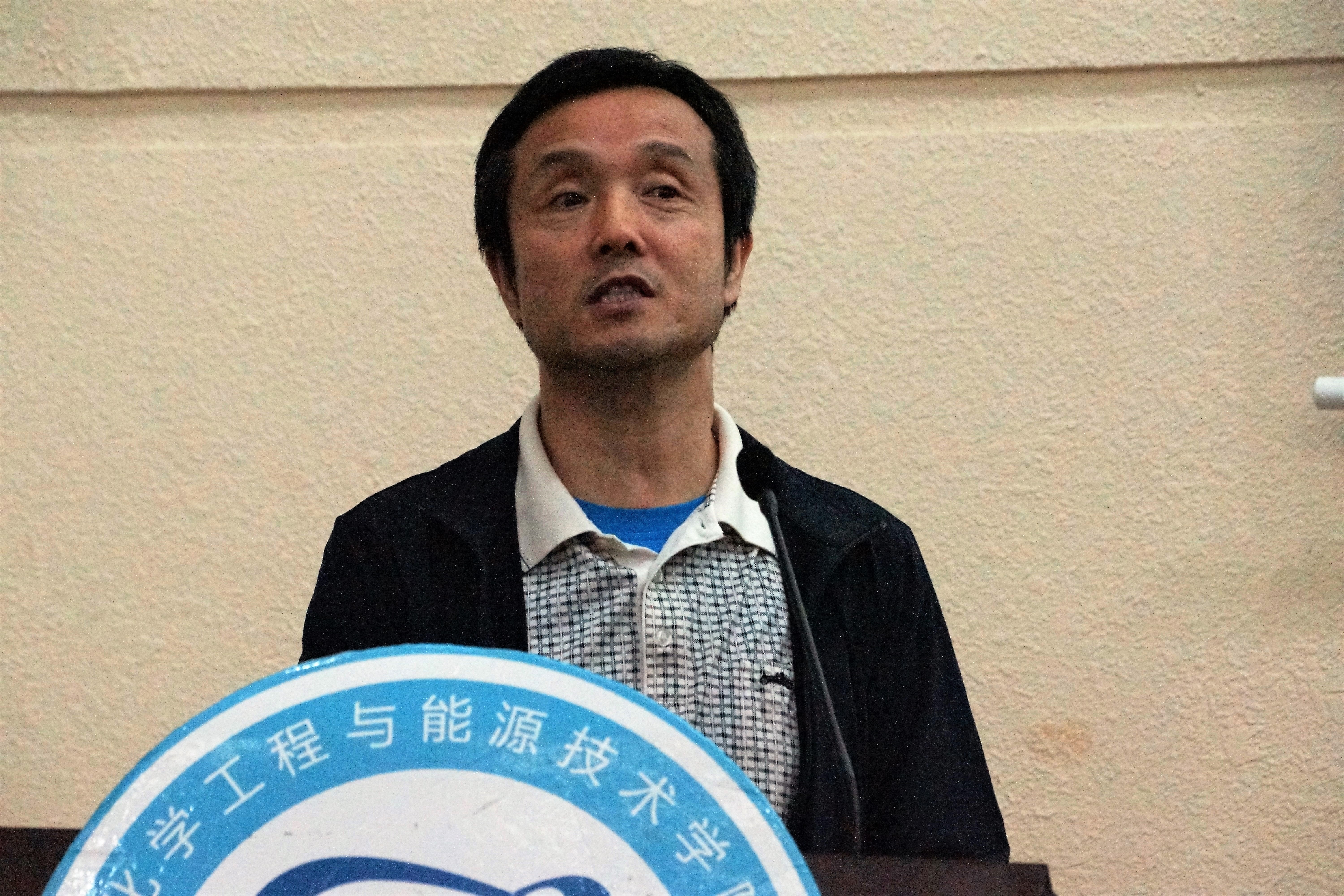 公司党总支书记深入员工支部讲党课1.jpg