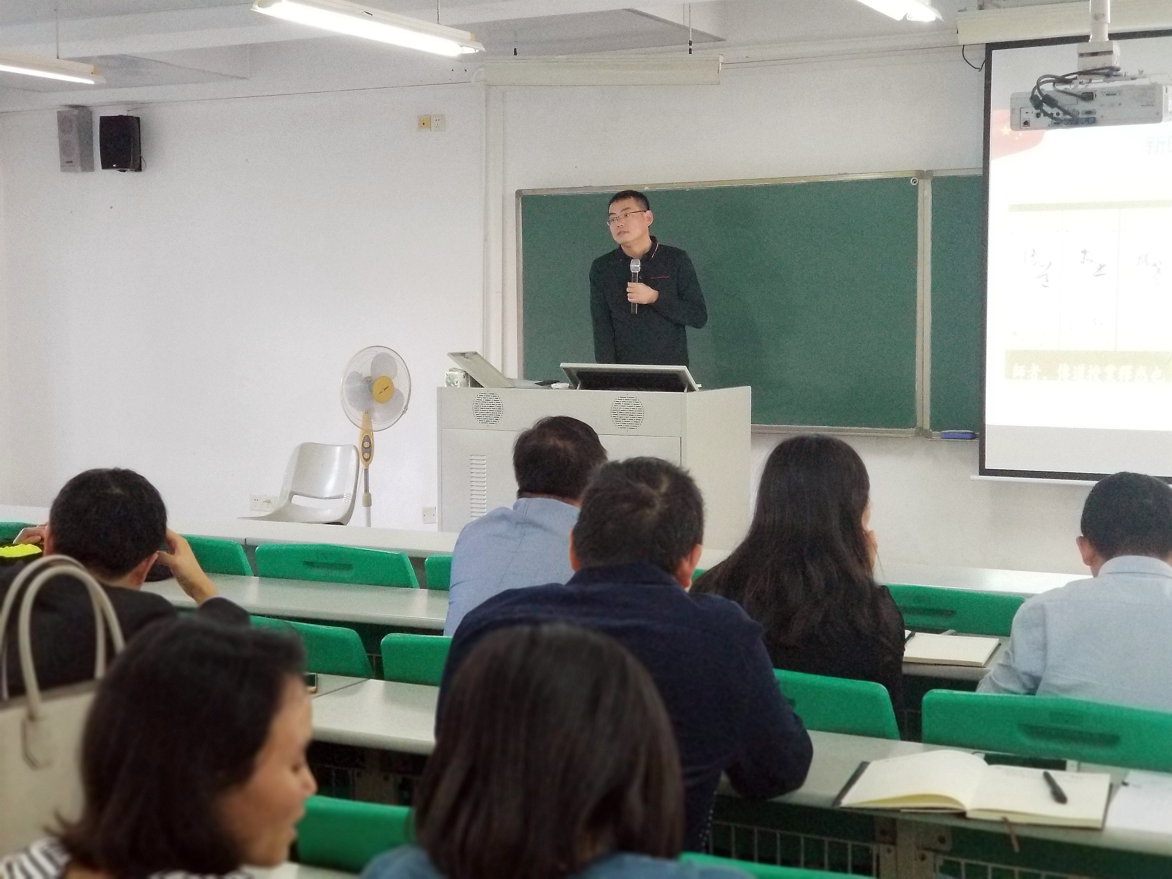 太阳成集团tyc9728教职工集体学习-新时代高校教师职业行为十项准则-等文件1.jpg