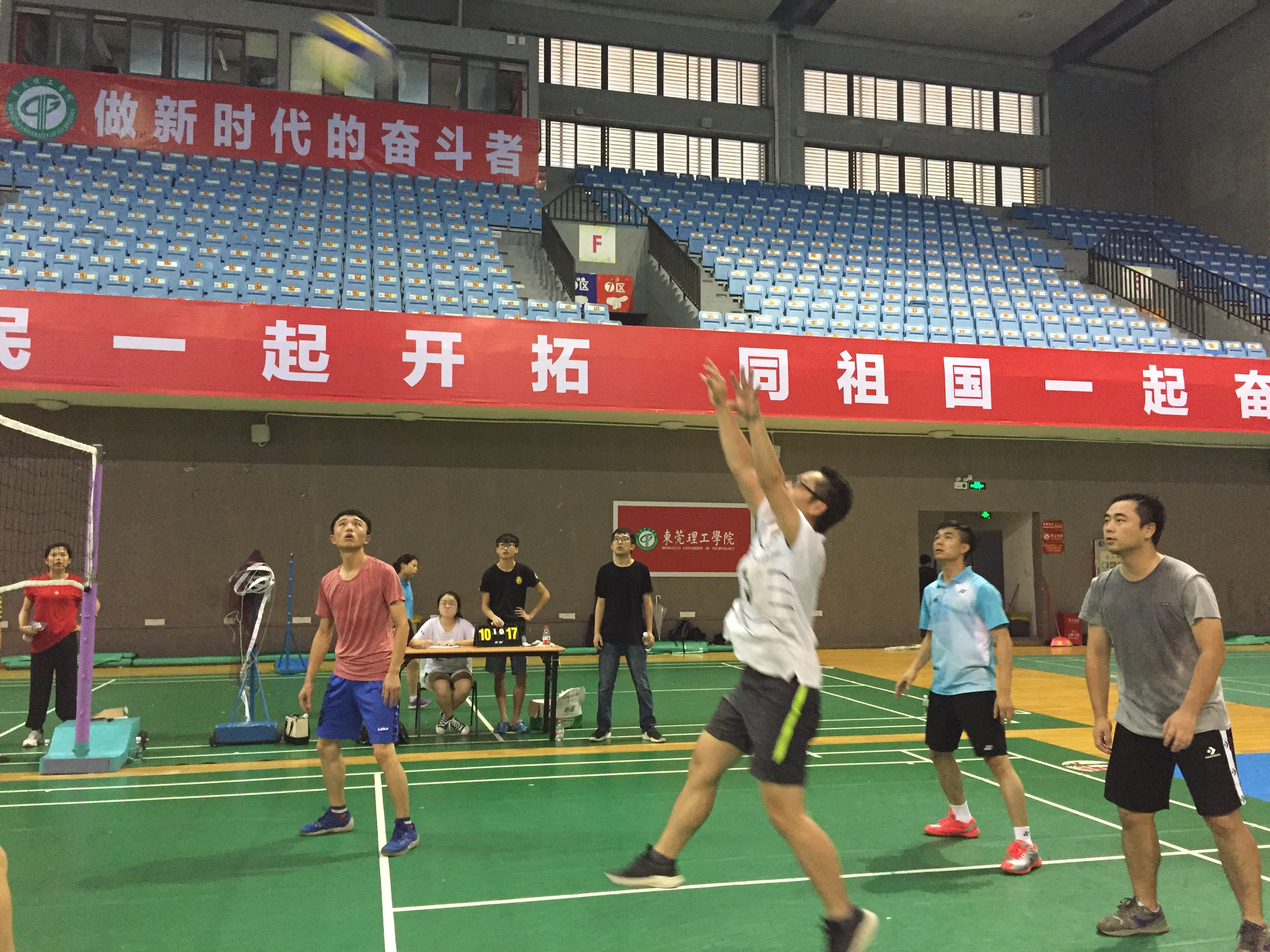太阳成集团tyc9728获学校教职工气排球比赛二等奖-2.jpg