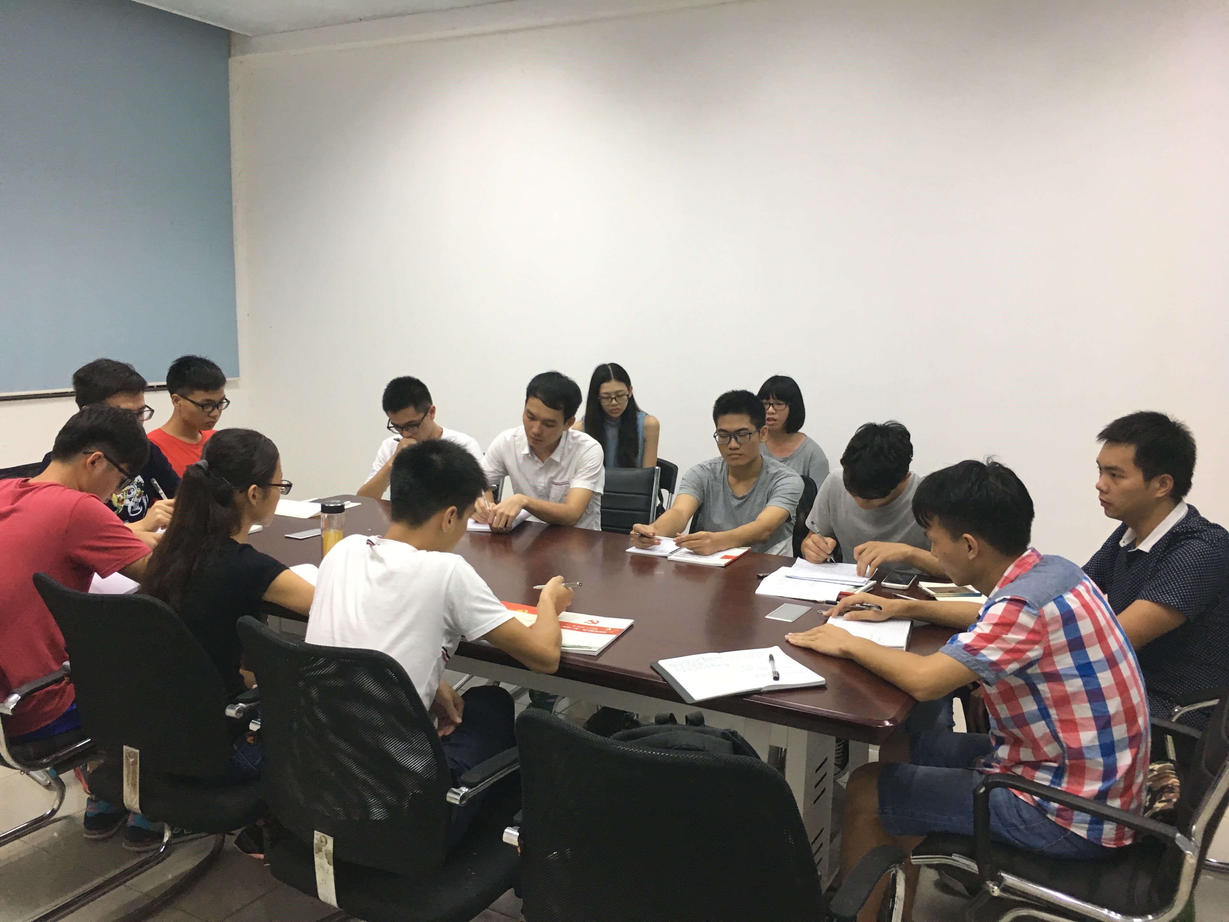 太阳成集团tyc9728员工党支部开展.jpg