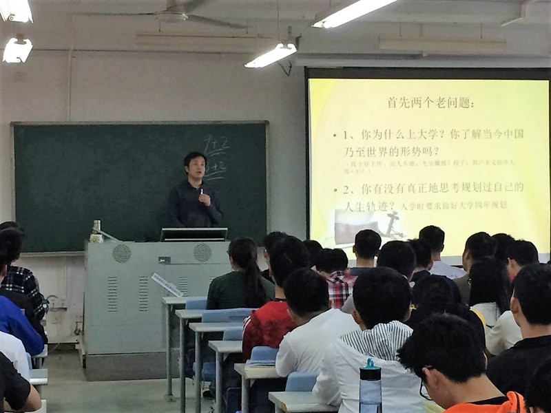 公司党总支书记君光为员工上新学期思政第一课09.jpg