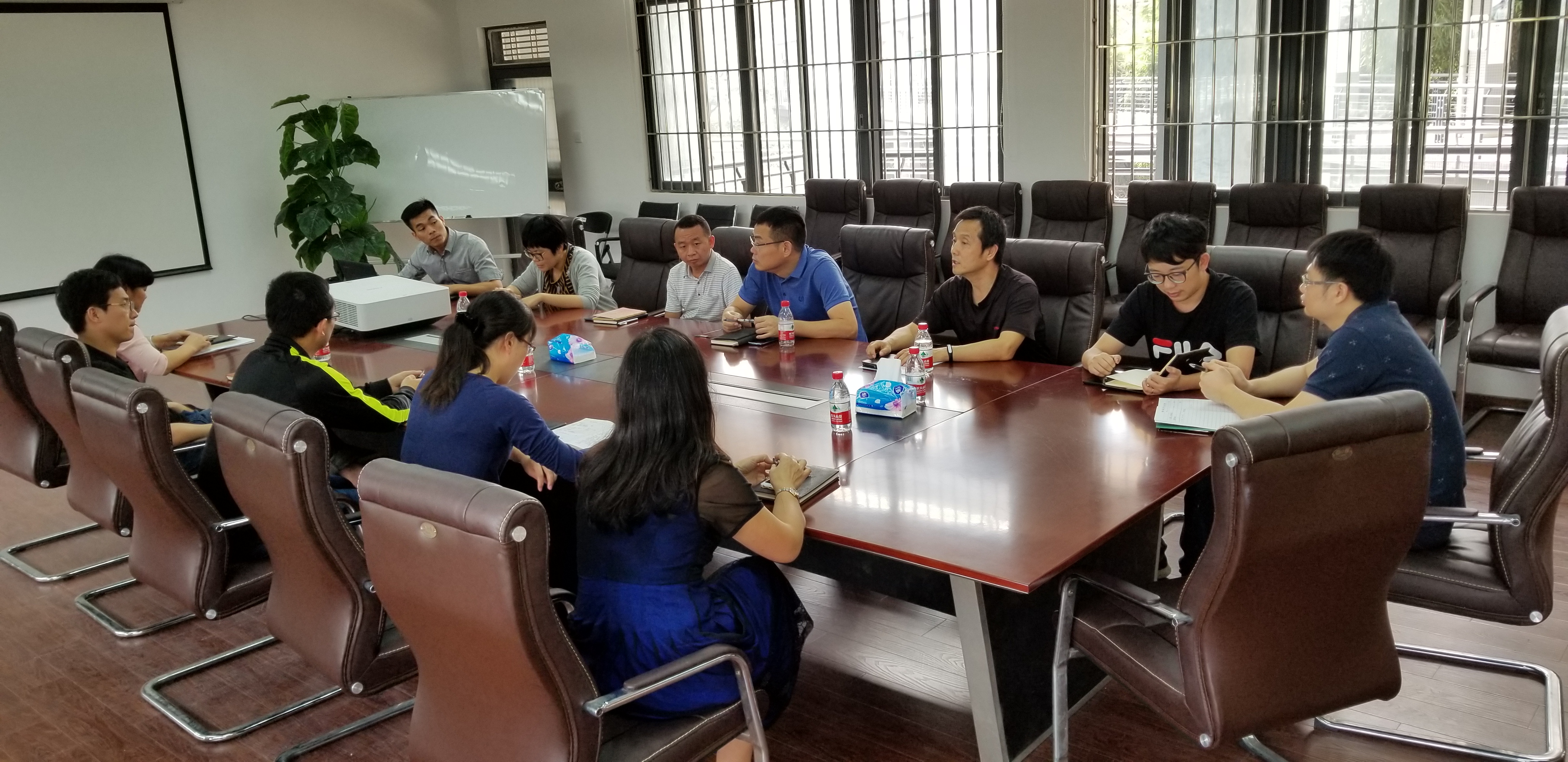 公司召开党政联席扩大会.jpg