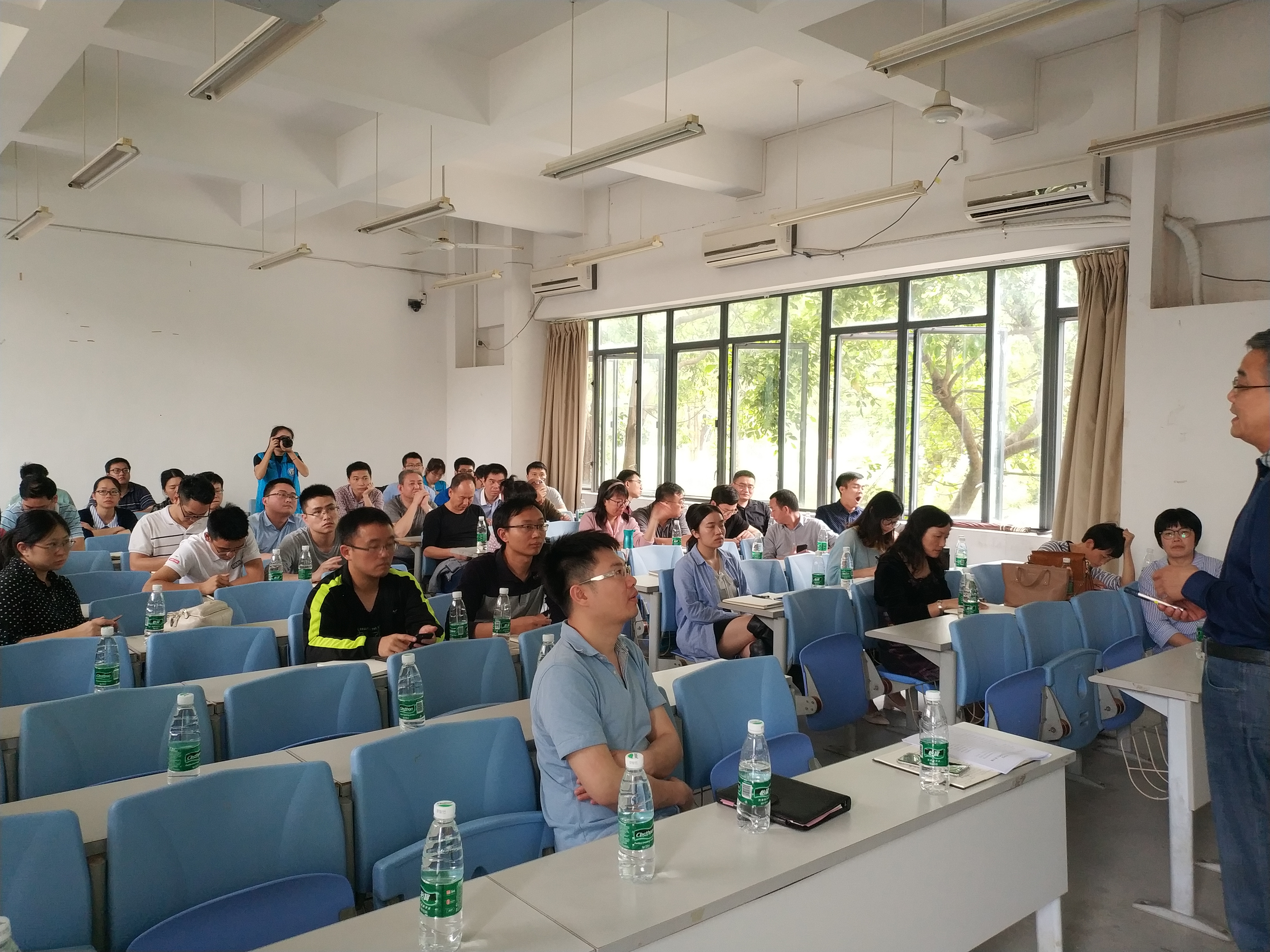 公司召开党员政治学习暨班主任培训1.jpg